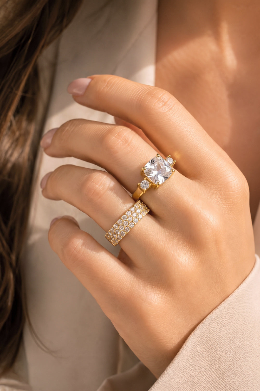 Anillo llamativo ajustable con pedrería