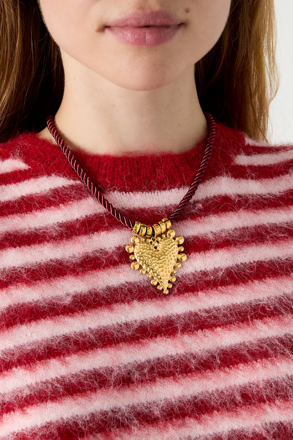 Collares trenzados de acero inoxidable con forma de corazón