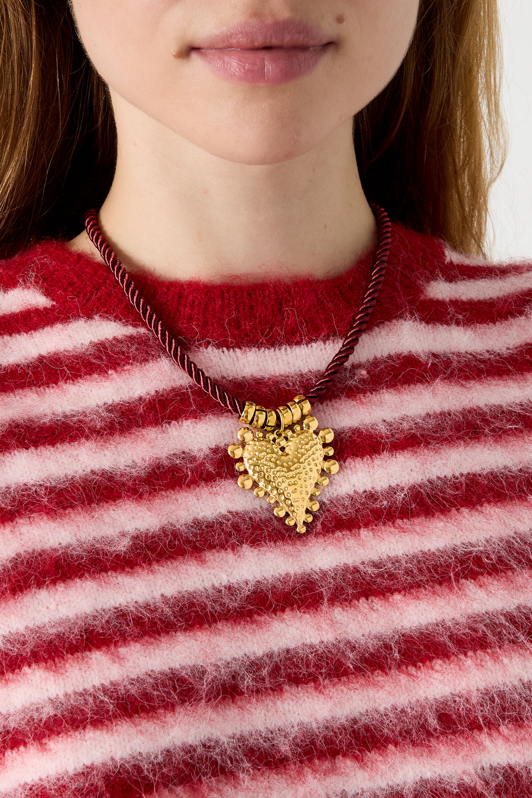 Collares trenzados de acero inoxidable con forma de corazón