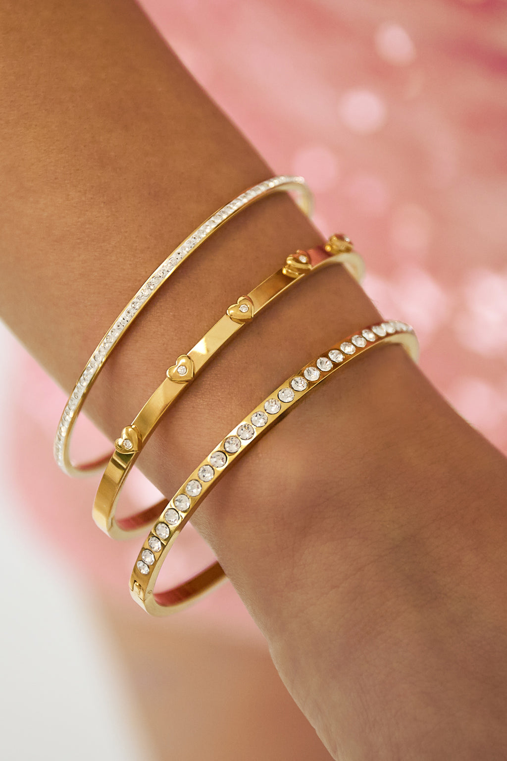 Pulsera con detalles de corazón