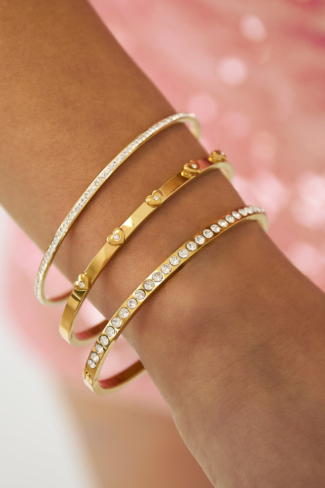 Pulsera con detalles de corazón