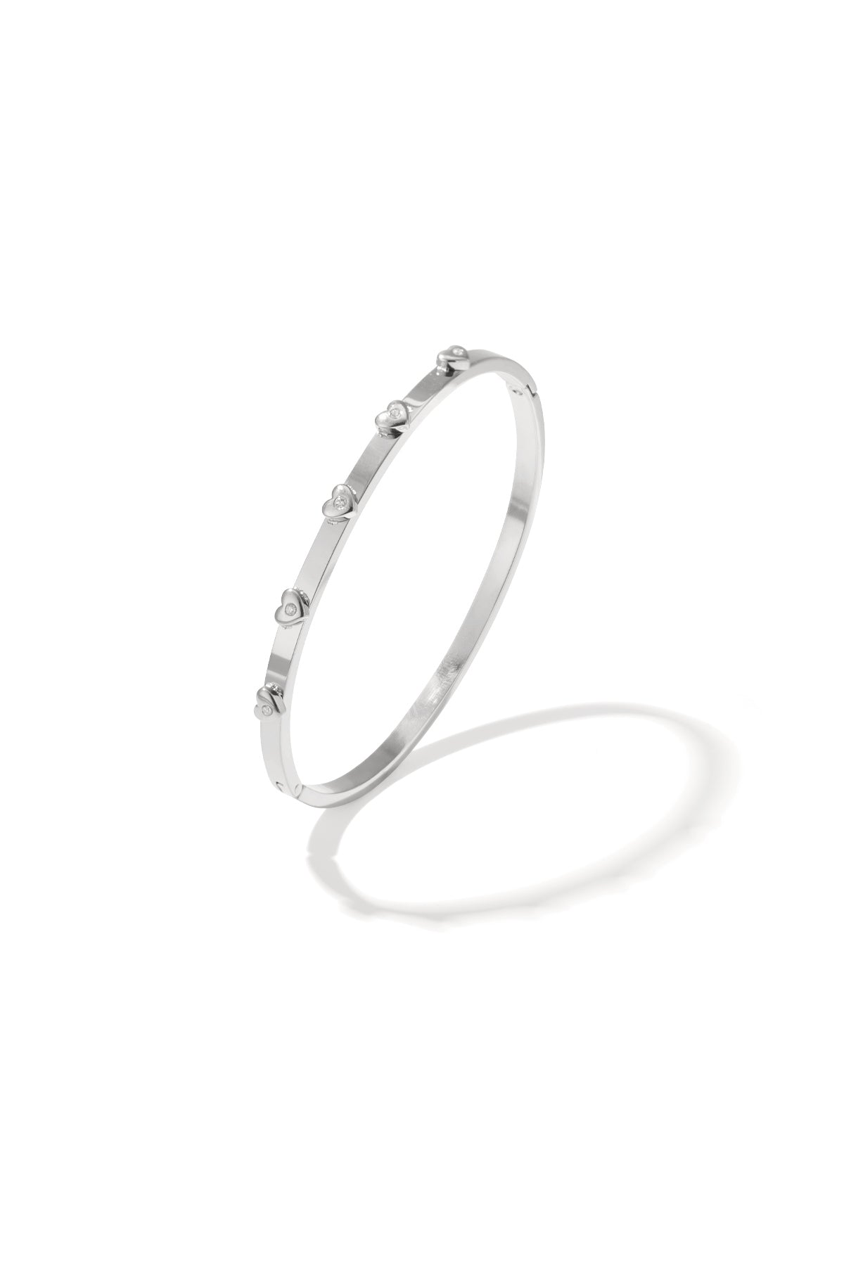 Pulsera con detalles de corazón