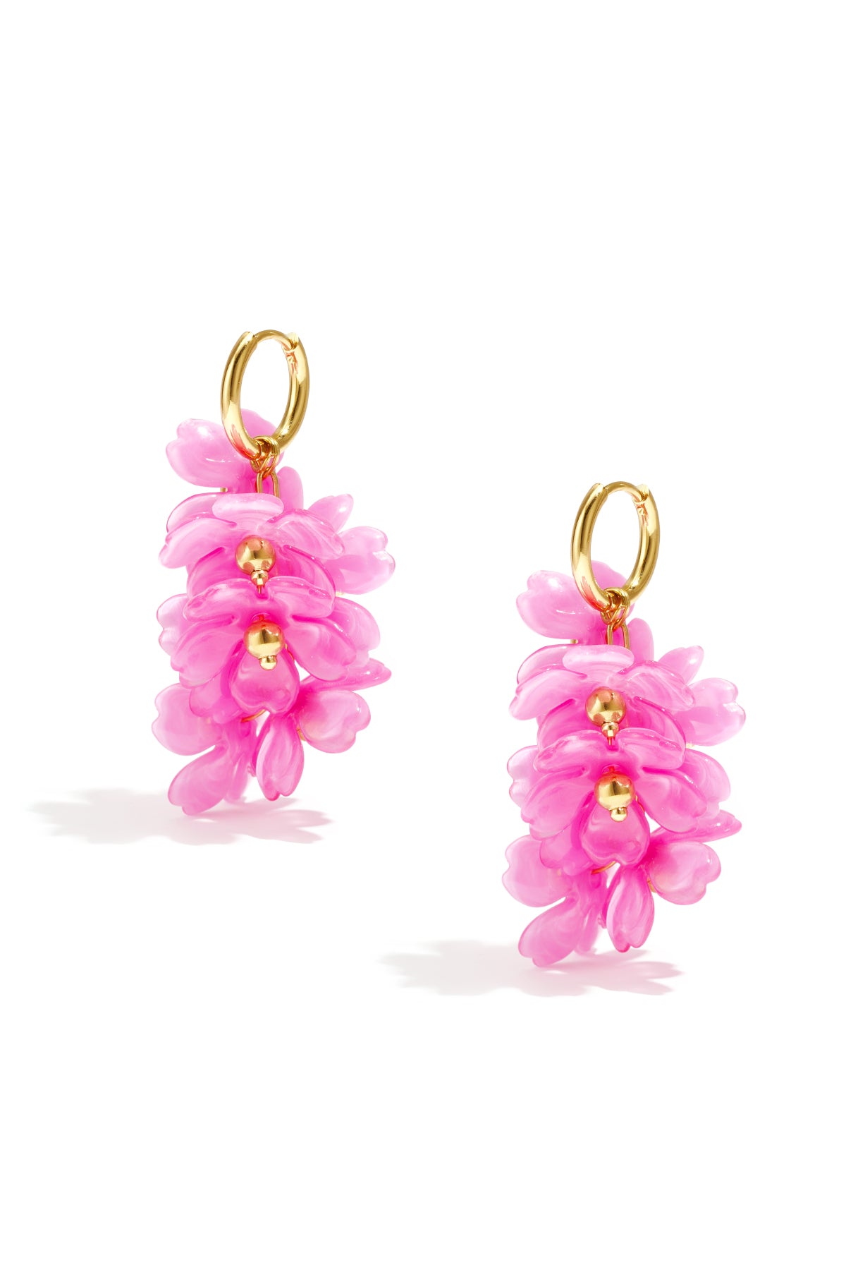Pendientes con una guirnalda de flores colgante