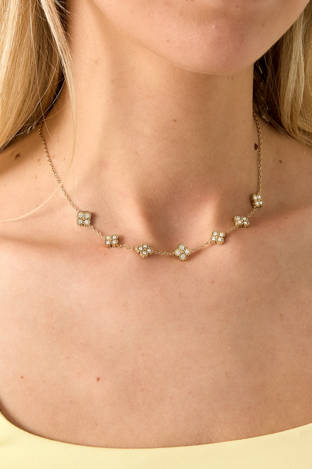 Collar con tréboles engastados con circonitas