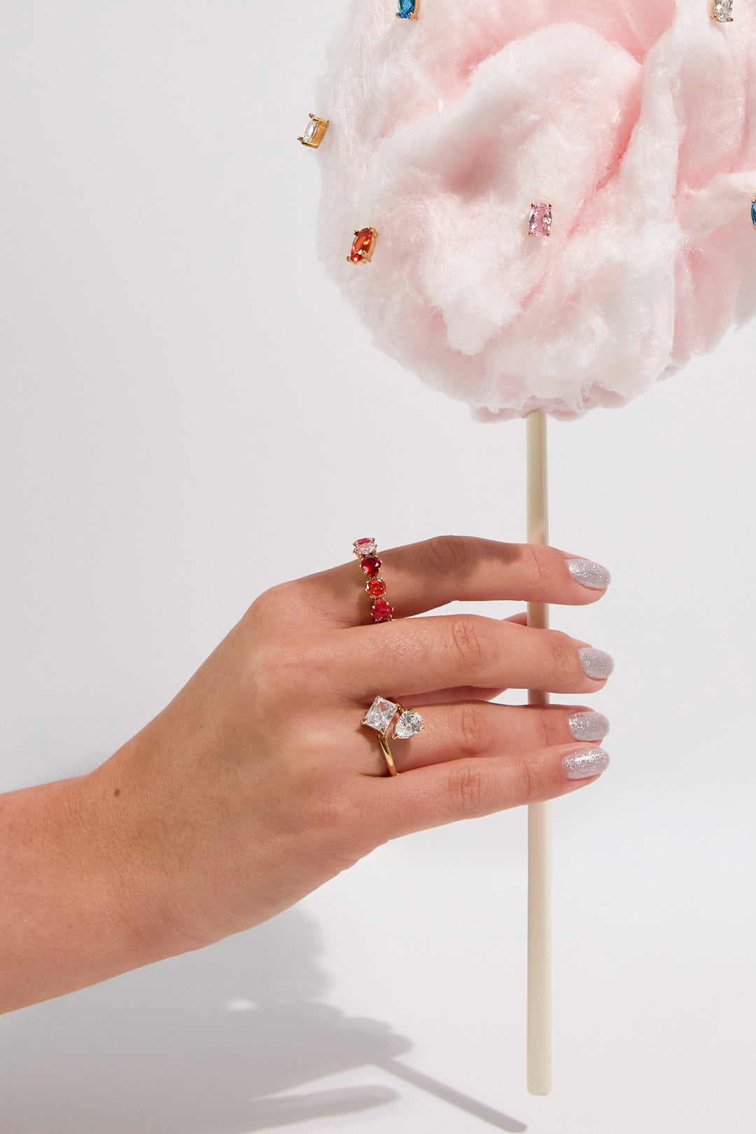 Anillos minimalistas con forma elíptica