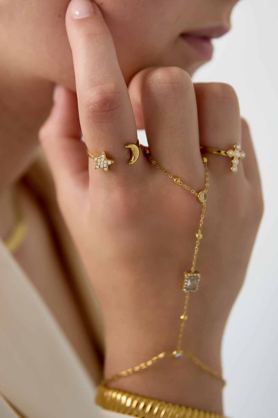 Anillo ajustable con luna y estrella brillante