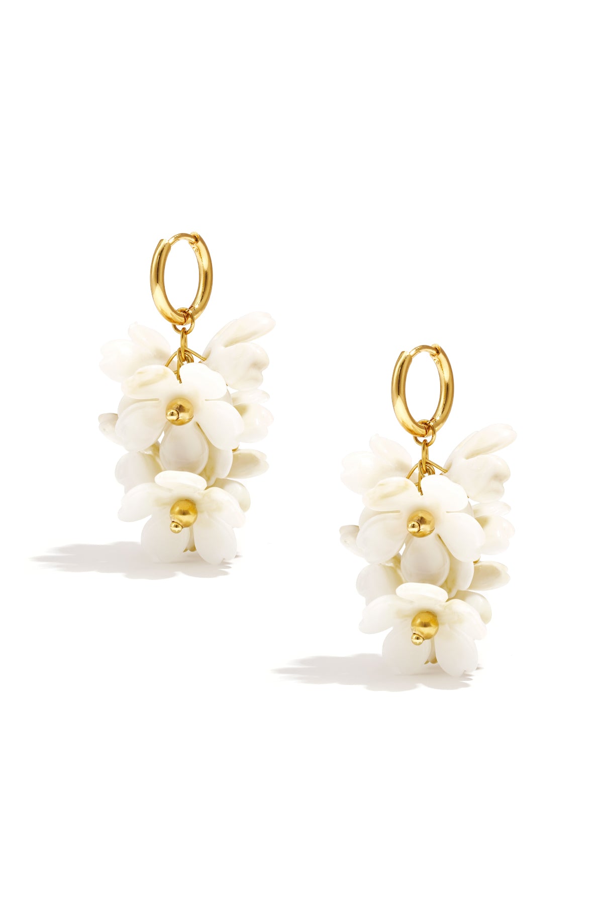 Pendientes con una guirnalda de flores colgante