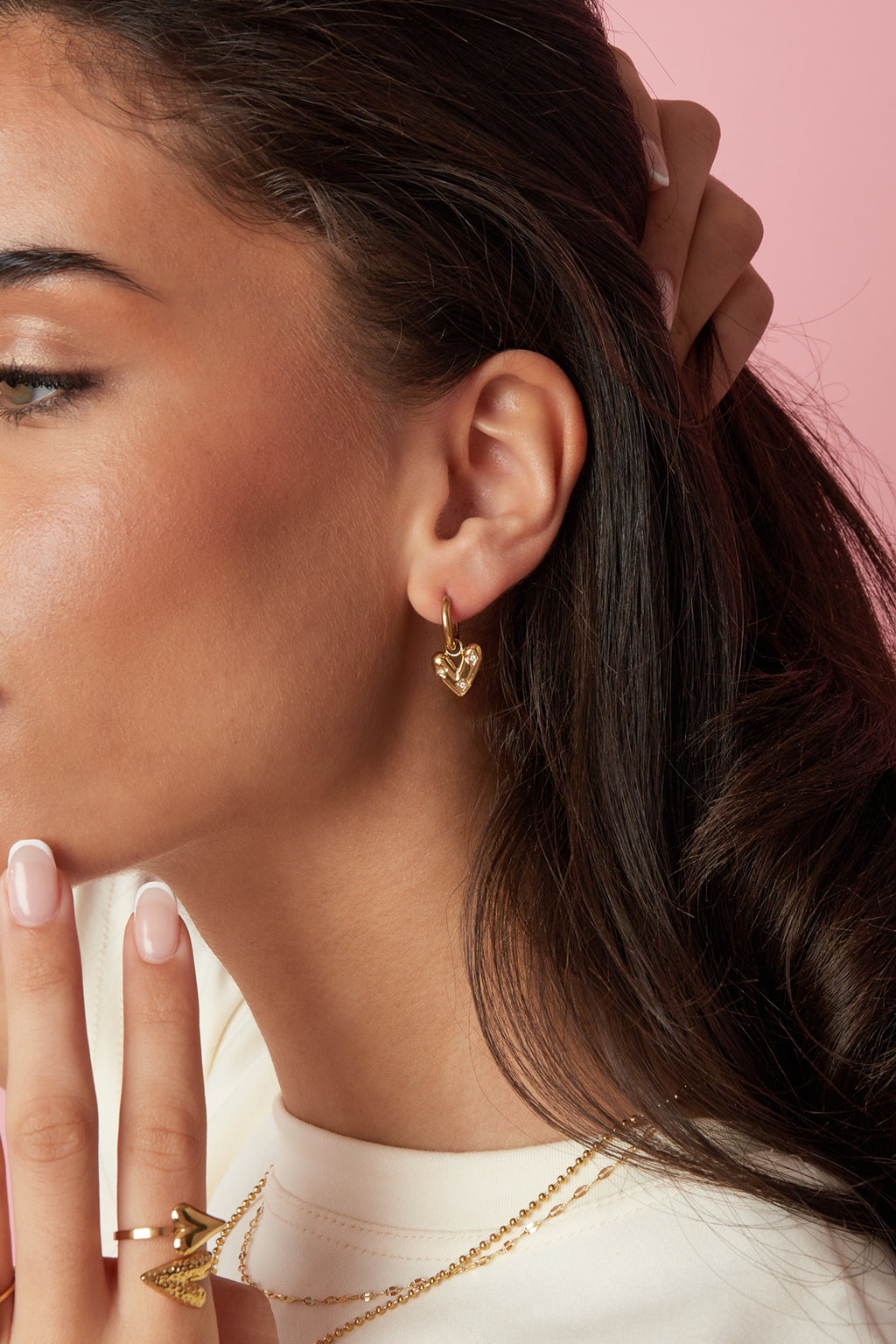 Pendientes con colgante en forma de corazón y circonita.