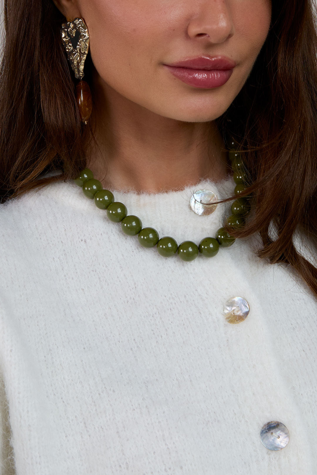Collar de resina con cuentas