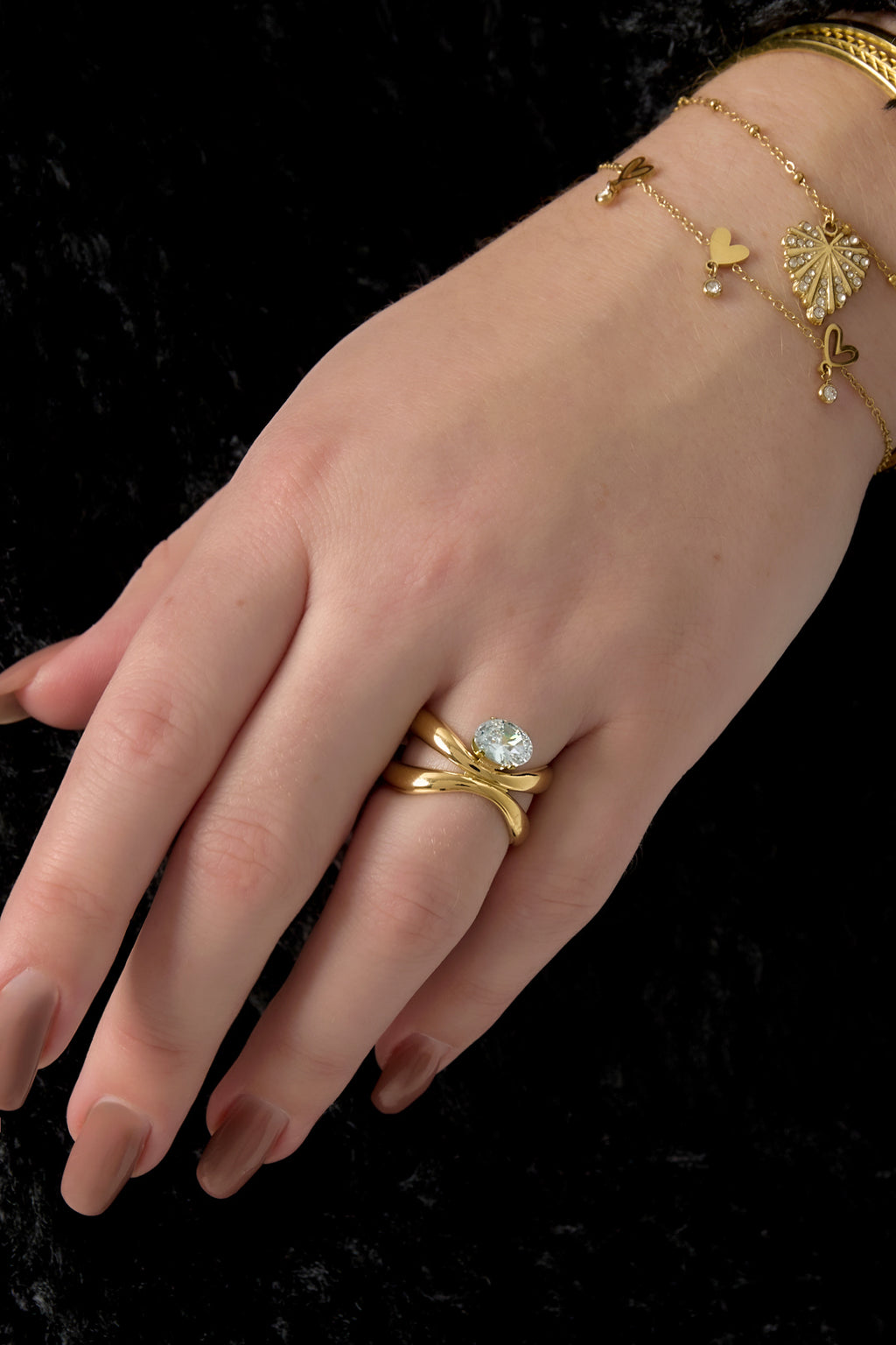 Anillos de piedras preciosas líneas simples