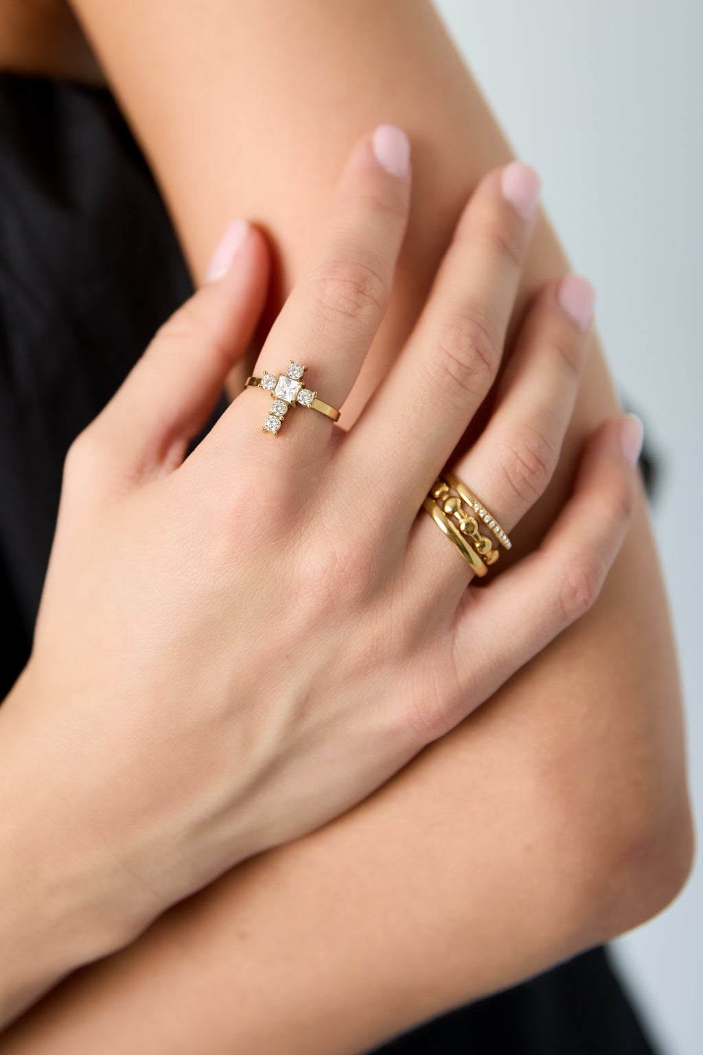 Anillos minimalistas de acero inoxidable con cruz