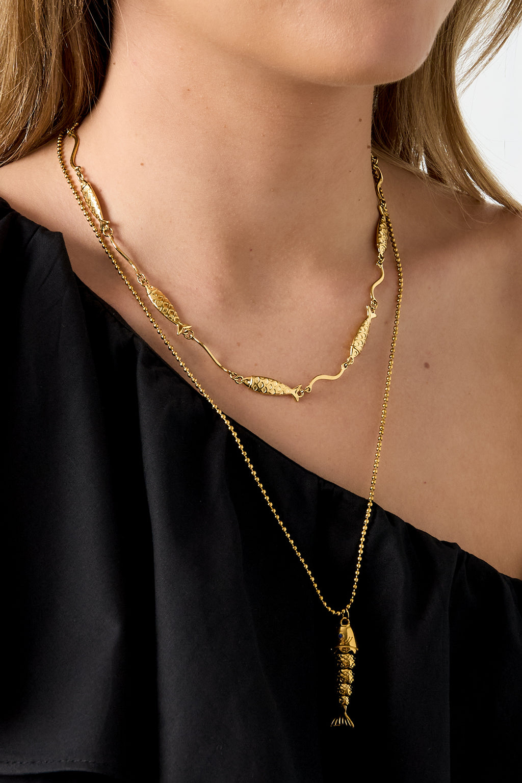 Collares de cadena de acero inoxidable con diseño de peces.