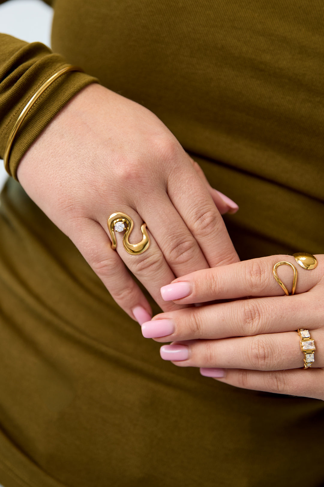Anillos llamativos con forma irregular