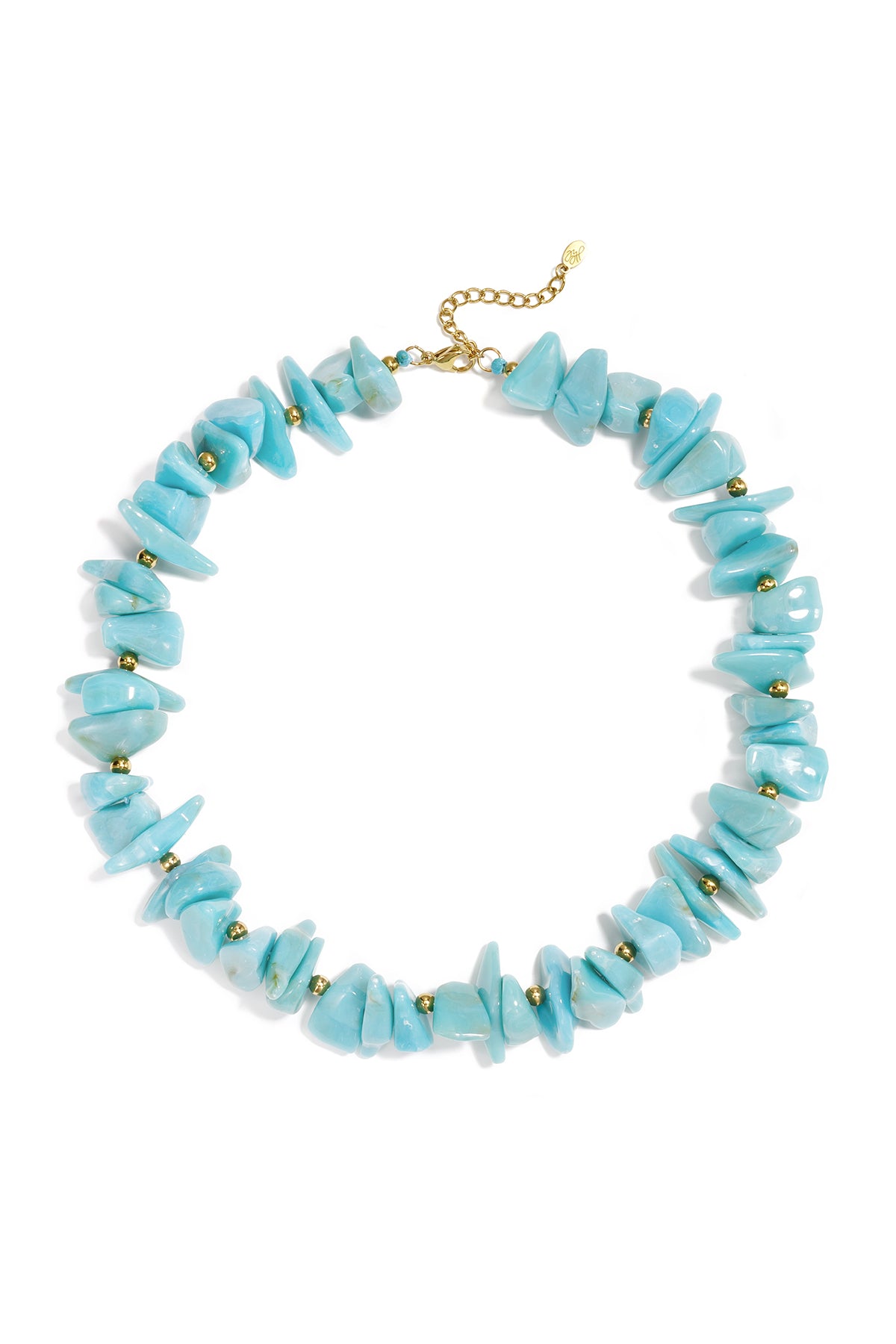 Collar de cuentas con piedras de diferentes formas y colores.