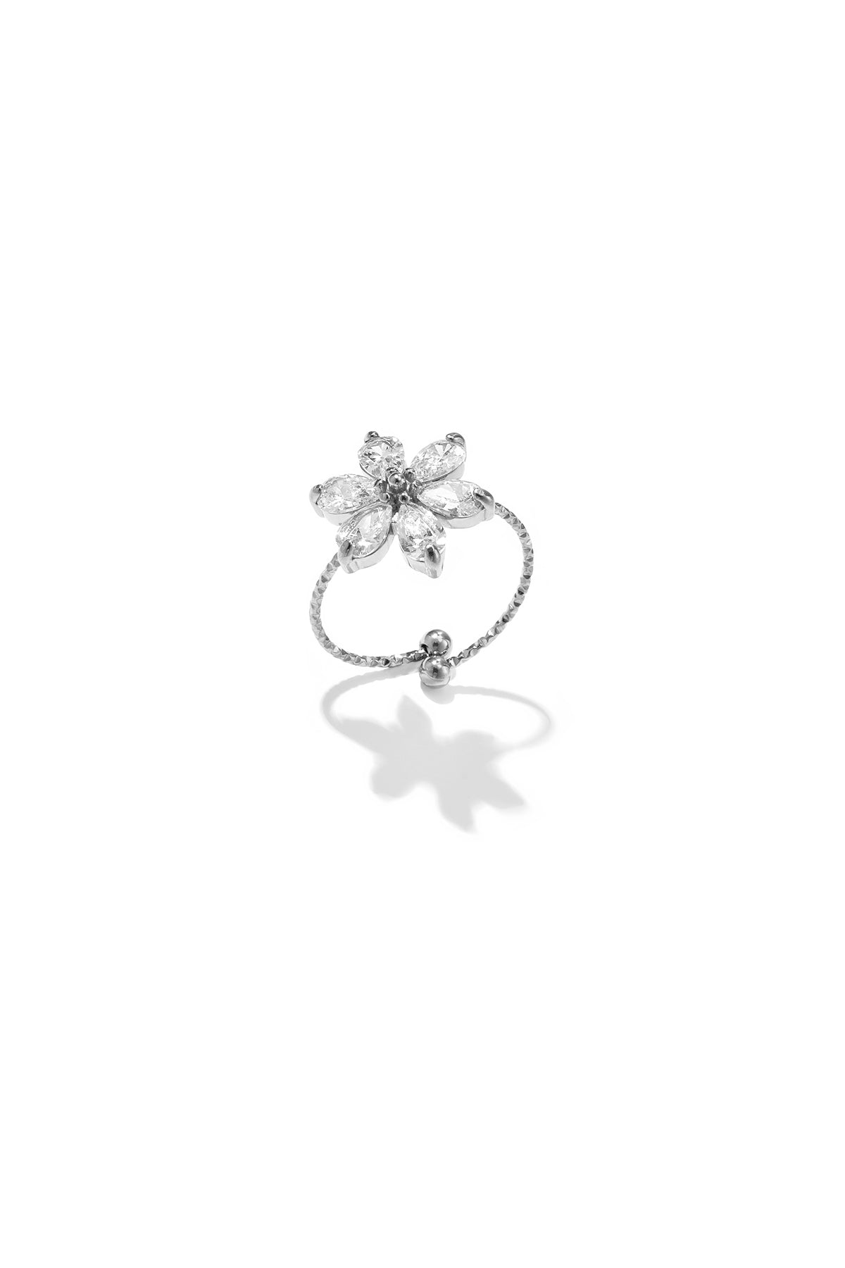 Anillos llamativos con diseño floral