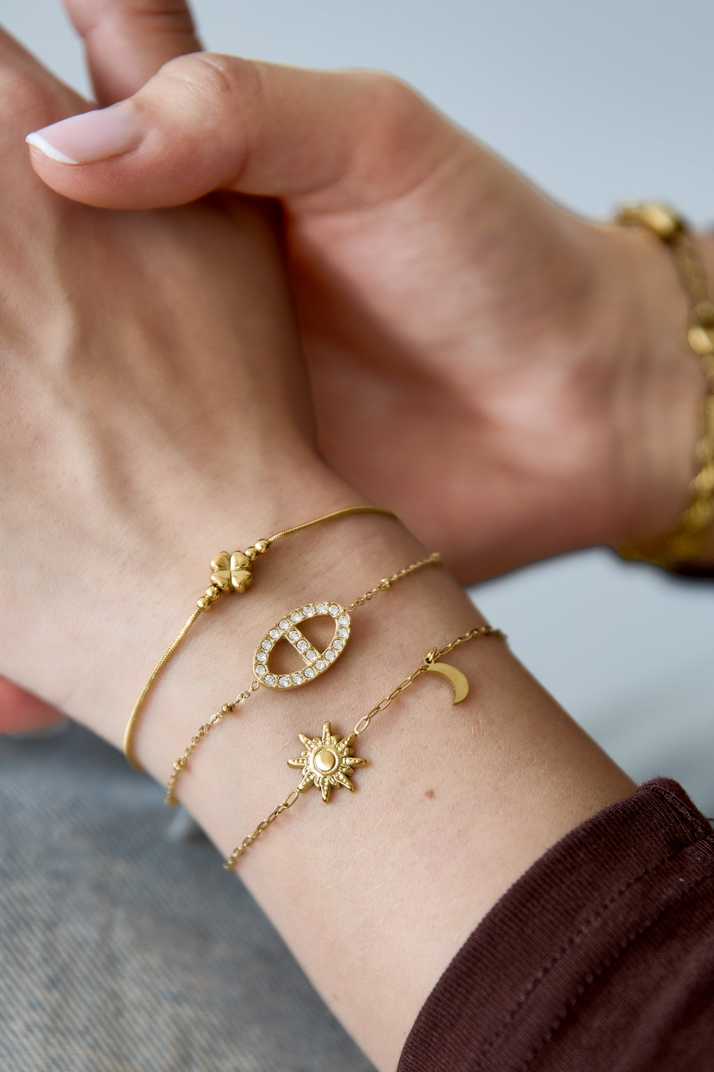 Pulsera de acero inoxidable con dije concha