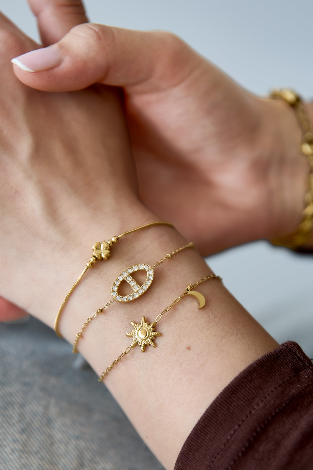 Pulsera de acero inoxidable con dije concha