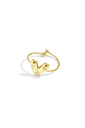 Anillo ajustable con corazón decorado.