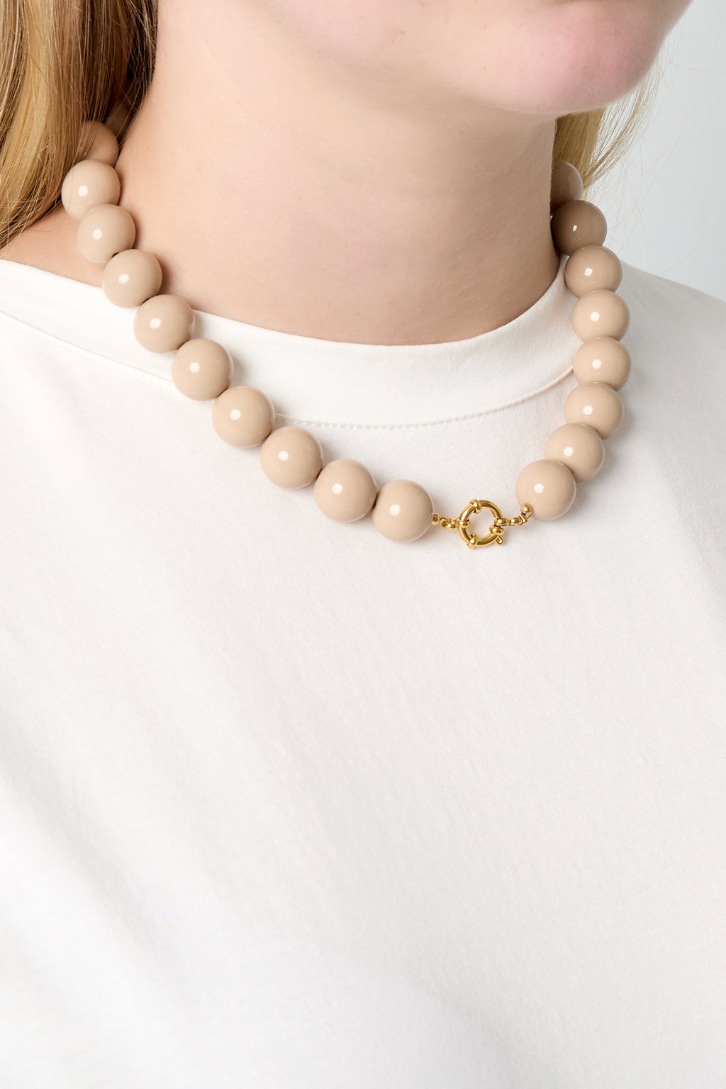 Collar de resina con cuentas