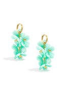 Pendientes con una guirnalda de flores colgante