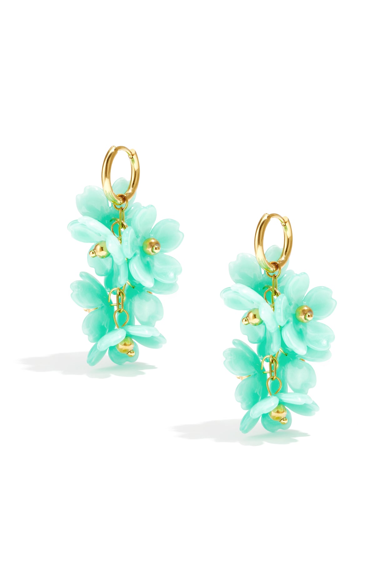Pendientes con una guirnalda de flores colgante