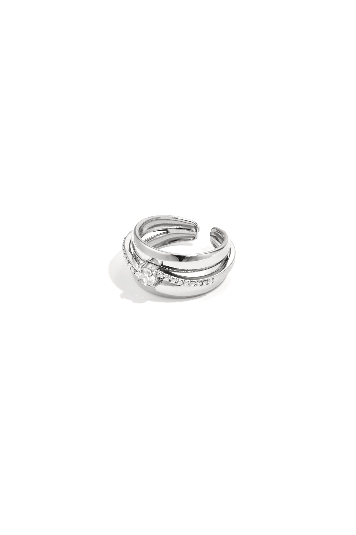 Anillo en capas con piedras