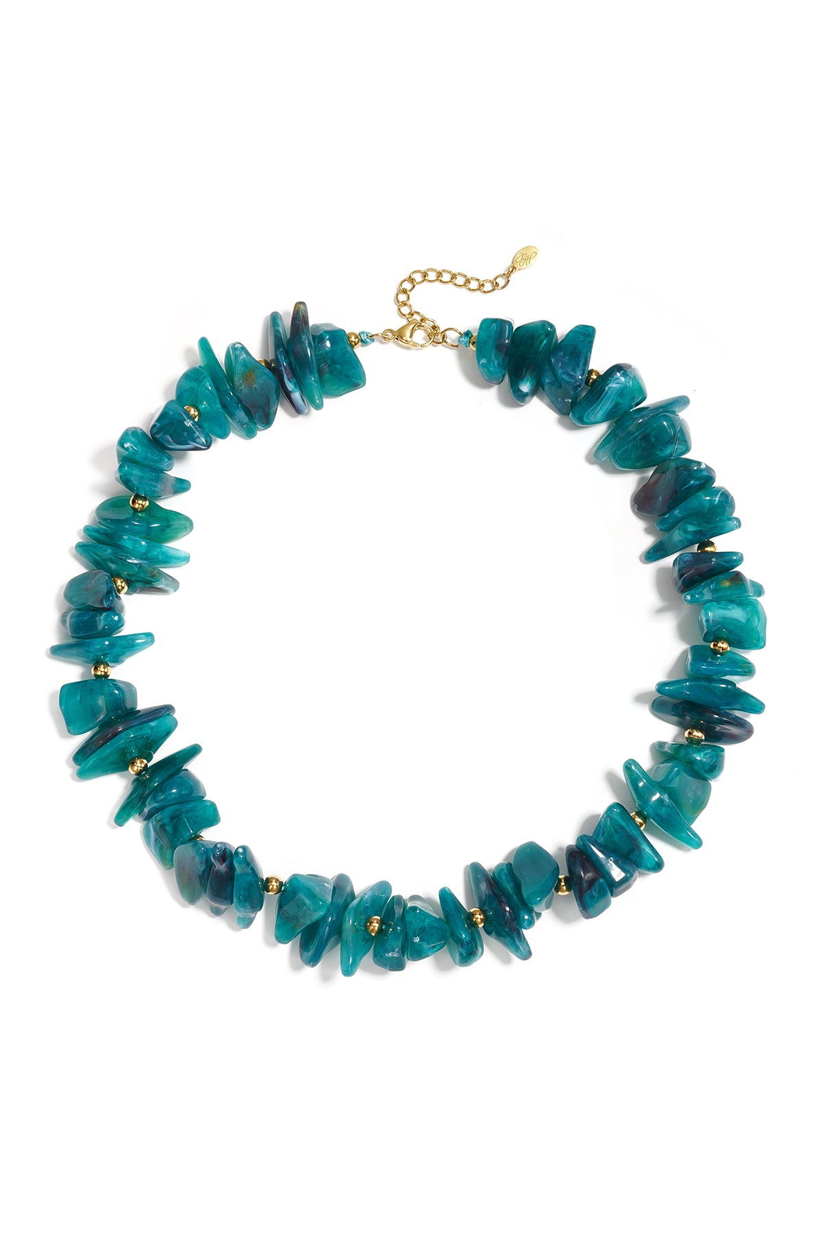Collar de cuentas con piedras de diferentes formas y colores.