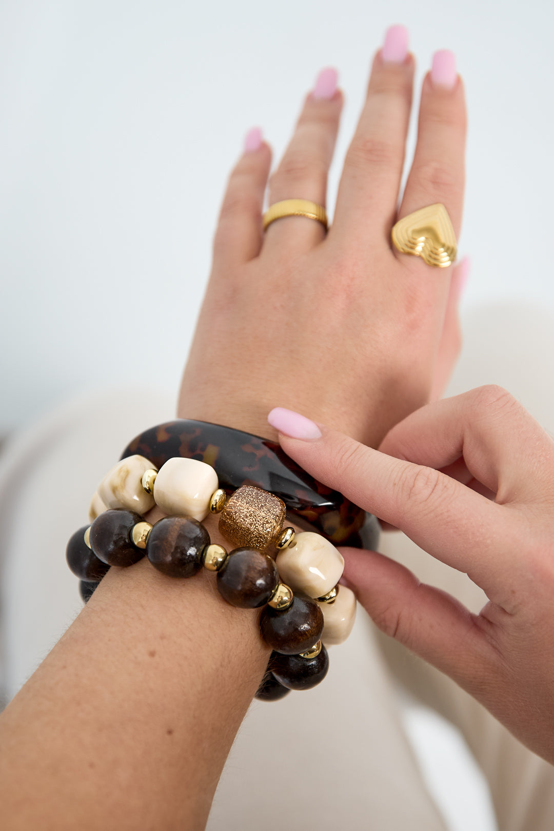 Pulsera de cuentas con cuentas brillantes llamativas