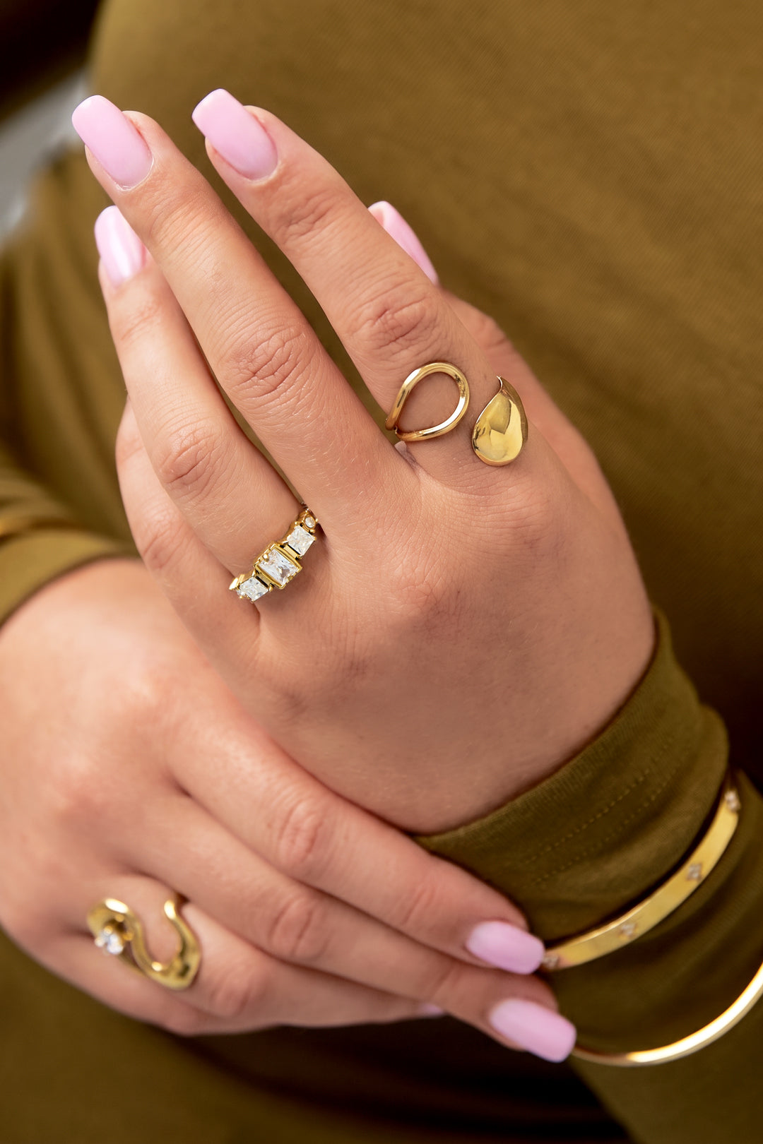 Anillo minimalista forma geométrica
