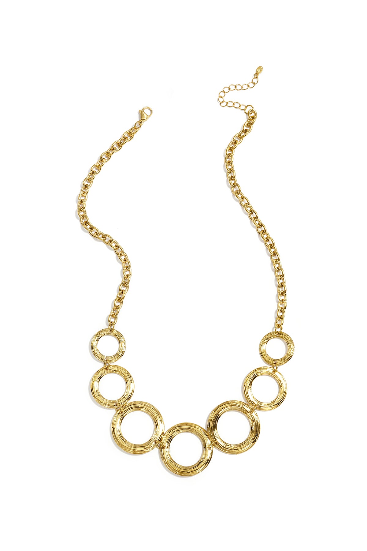 Collar llamativo con grandes círculos abiertos