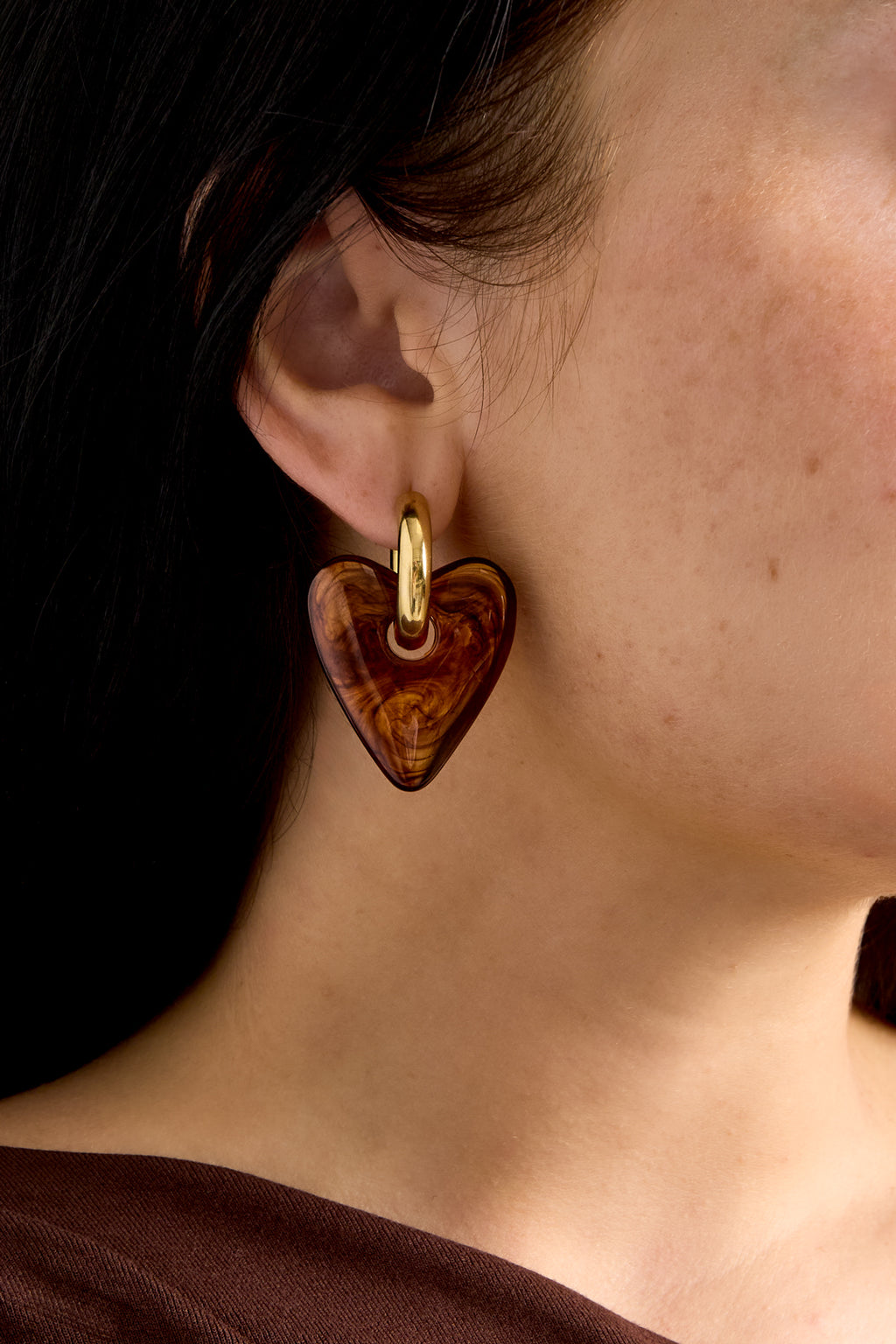Pendientes con colgante de resina en forma de corazón