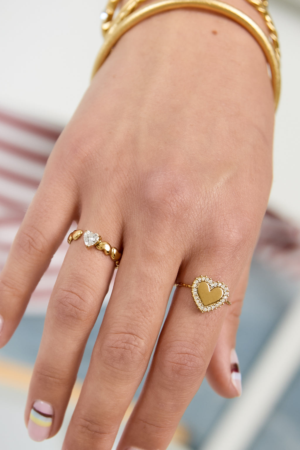 Anillo minimalista en forma de corazón