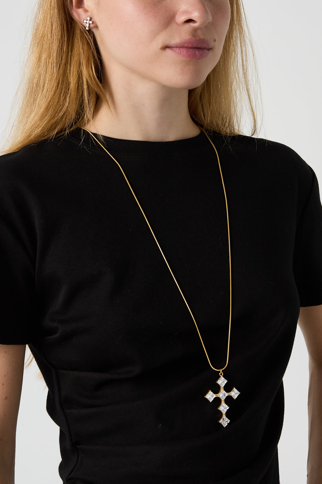 Collar largo con cruz
