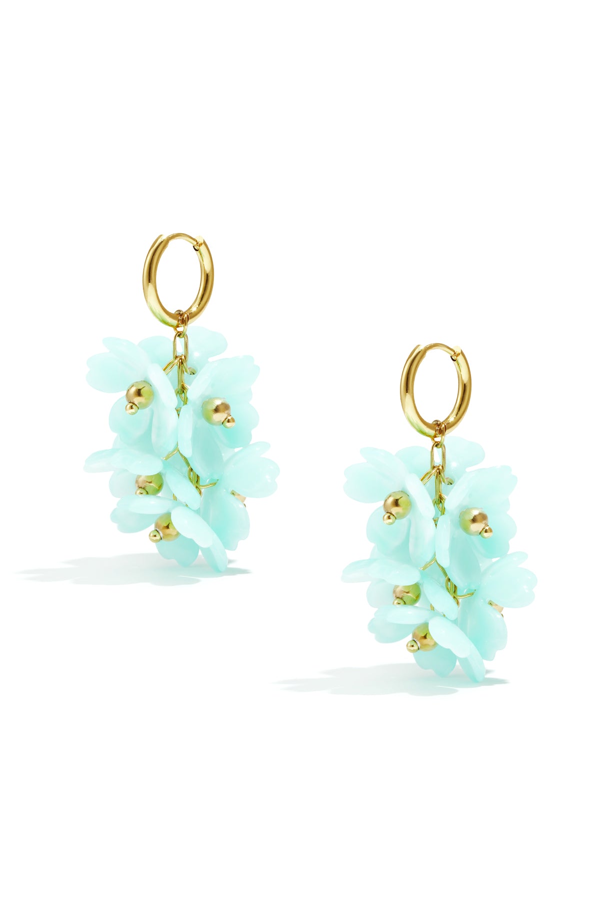 Pendientes con una guirnalda de flores colgante
